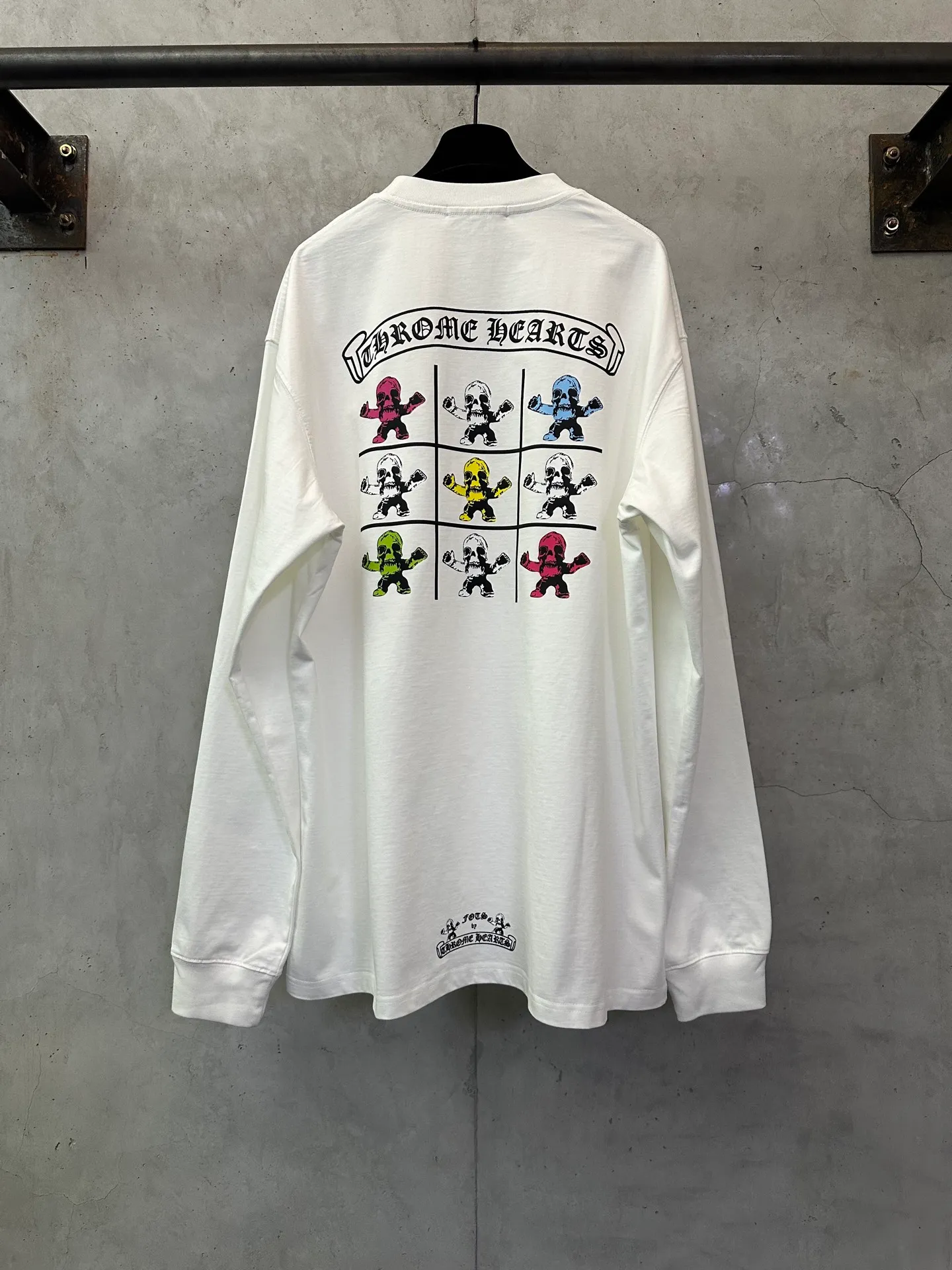 P340 Chrome Hearts 25ss foti system black color nine-square grid round neck long-sleeved T-shirt. Fabric is high-definition, ultra-heavy-weight cotton, double-yarn compact Xinjiang cotton. Weight: 320 grams. Clean cloth surface. Clear texture. Tight feel. Stiff. High color fastness. No deformation. No discoloration. Customized hardware. Thread. Accessories. Alignment. Same style for men and women. -Color: Black White -Size: XS S M L